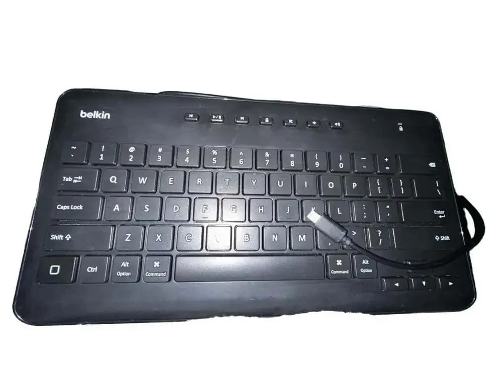Lot of 5 Belkin Wired Keyboard for iPad with Lightning Connector, Model B2B124